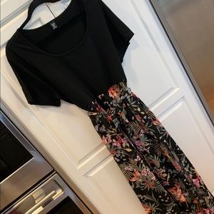 SHEIN Curve Floral Black Maxi Dress. Short sleeves. Side slit. Size 3XL